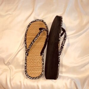 Bamboo shoes with bandana details